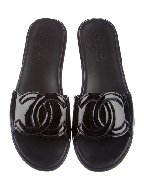 women chanel slides sandals